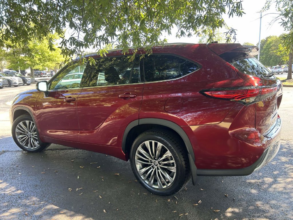 Used 2021 Toyota Highlander Platinum AWD/4WD image 4