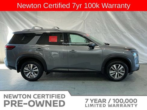 Used 2025 Nissan Pathfinder SL AWD/4WD image 4