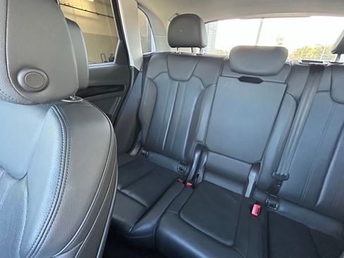 Used 2019 Audi Q5 2.0T Premium Plus w/ Premium Plus Package image 11