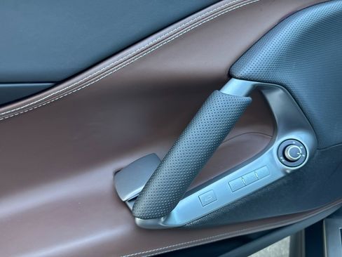 Used 2022 Ferrari 812 GTS image 11