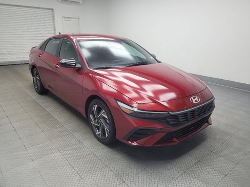 Used 2025 Hyundai Elantra SEL FWD image 13