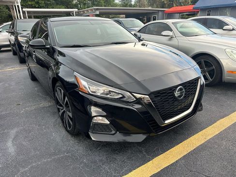 Used 2019 Nissan Altima 2.5 SR w/ SR Premium Package image 3