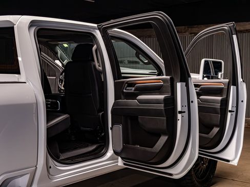 Used 2025 GMC Sierra 3500 Denali w/ Denali Reserve Package image 33