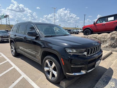 Used 2022 Jeep Grand Cherokee L Limited AWD/4WD image 3