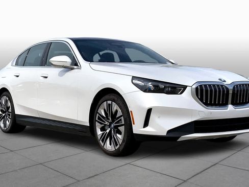 New 2024 BMW i5 eDrive40i w/ Premium Package image 2