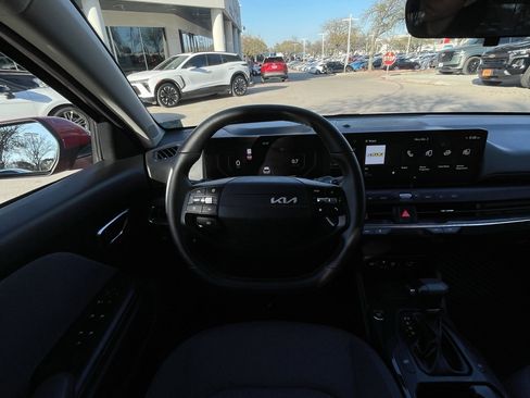 Used 2025 Kia K4 EX image 11