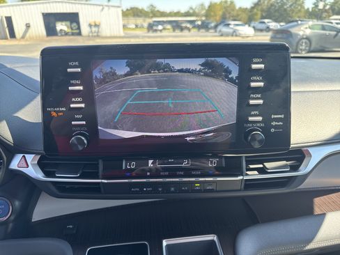 Used 2024 Toyota Sienna LE image 19