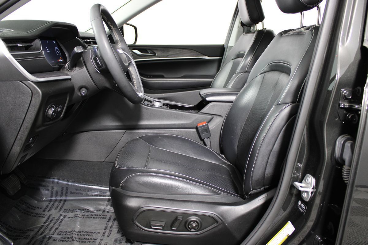 Used 2023 Jeep Grand Cherokee L Limited w/ Luxury Tech Group II RWD image 7