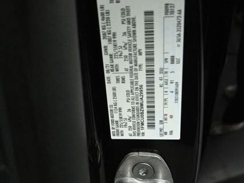 Used 2021 Ford Escape SE w/ SE Sport Appearance Package image 36