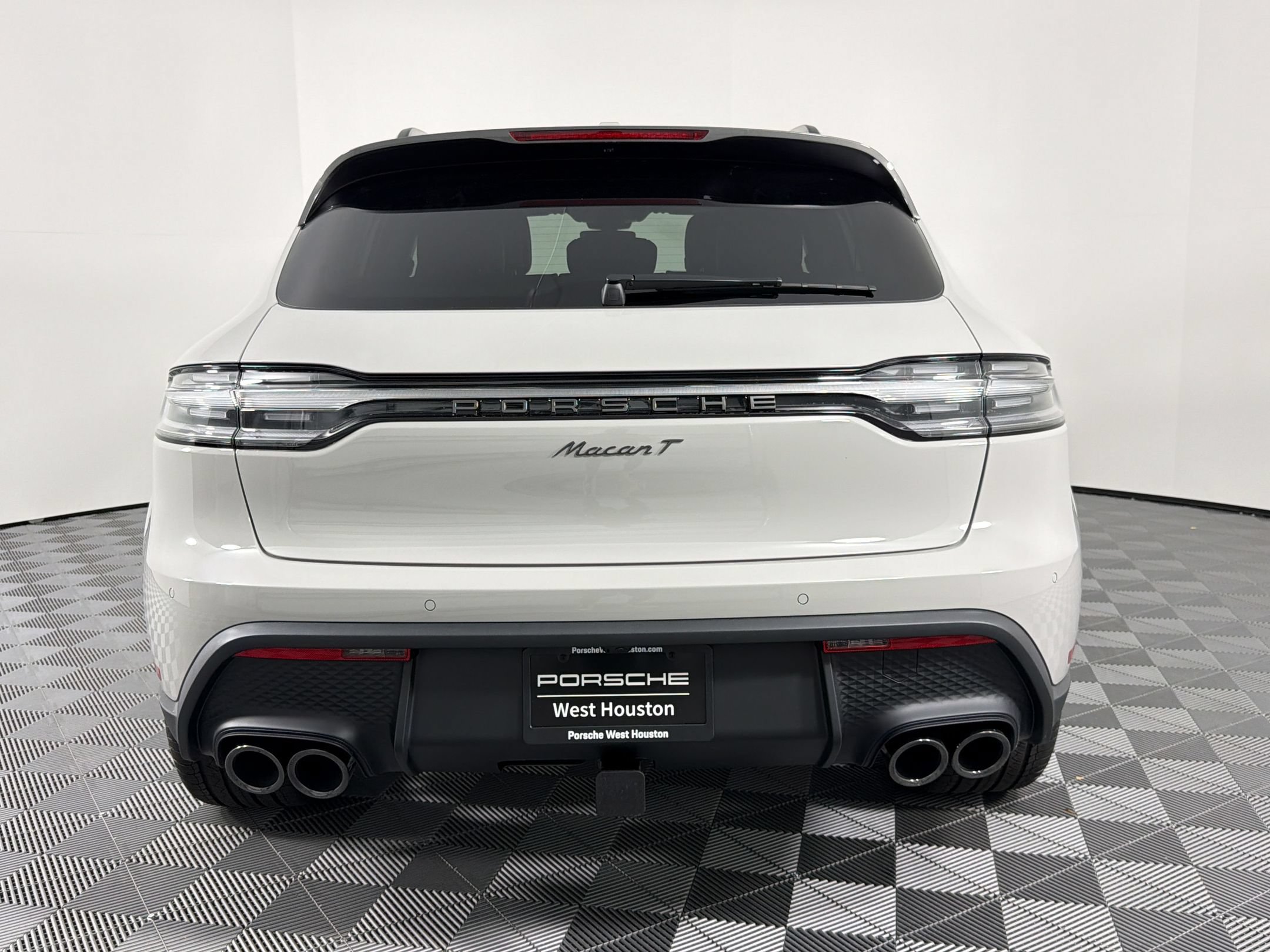 Certified 2026 Porsche Macan Turbo AWD/4WD image 8