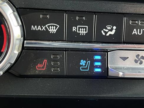 Used 2022 Ford F250 Platinum w/ FX4 Off-Road Package AWD/4WD image 22