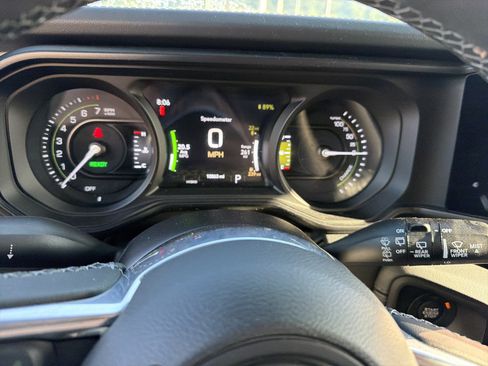 Used 2025 Jeep Wrangler Unlimited Sahara AWD/4WD image 18