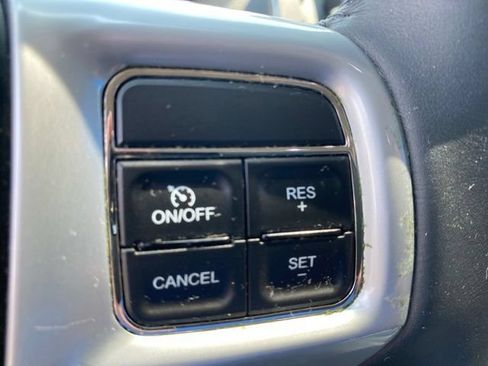 Used 2013 Chrysler Town & Country Touring FWD image 20