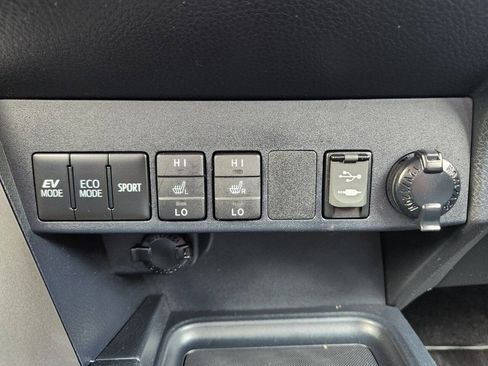 Used 2018 Toyota RAV4 Limited w/ Advanced Technology Package image 25