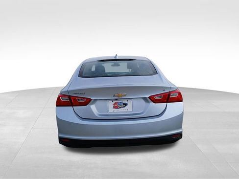 Used 2017 Chevrolet Malibu LT image 4