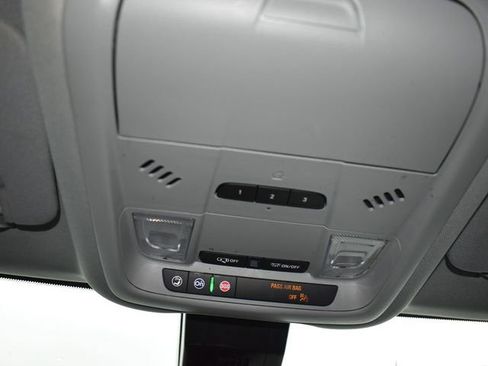 Used 2023 GMC Terrain SLT image 29