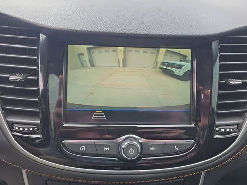 Used 2019 Chevrolet Trax LT w/ LT Convenience Package image 21