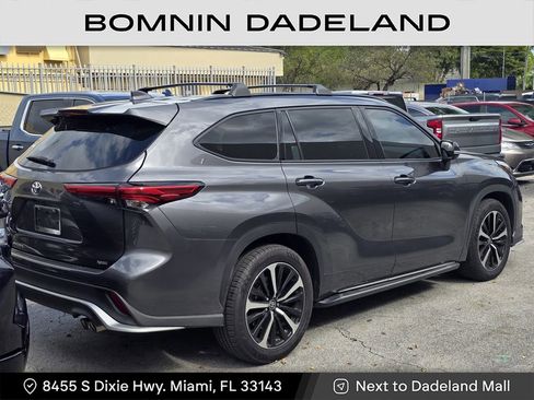 Used 2022 Toyota Highlander XSE image 3