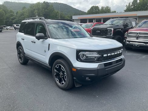 New 2026 Ford Bronco Sport Outer Banks w/ Outer Banks Tech Package+ AWD/4WD image 3