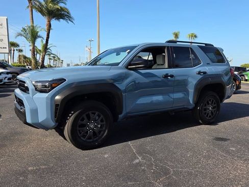 Used 2025 Toyota 4Runner SR5 AWD/4WD image 3