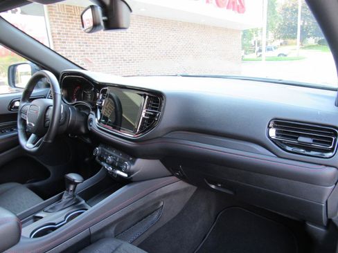 Used 2025 Dodge Durango GT AWD/4WD image 31