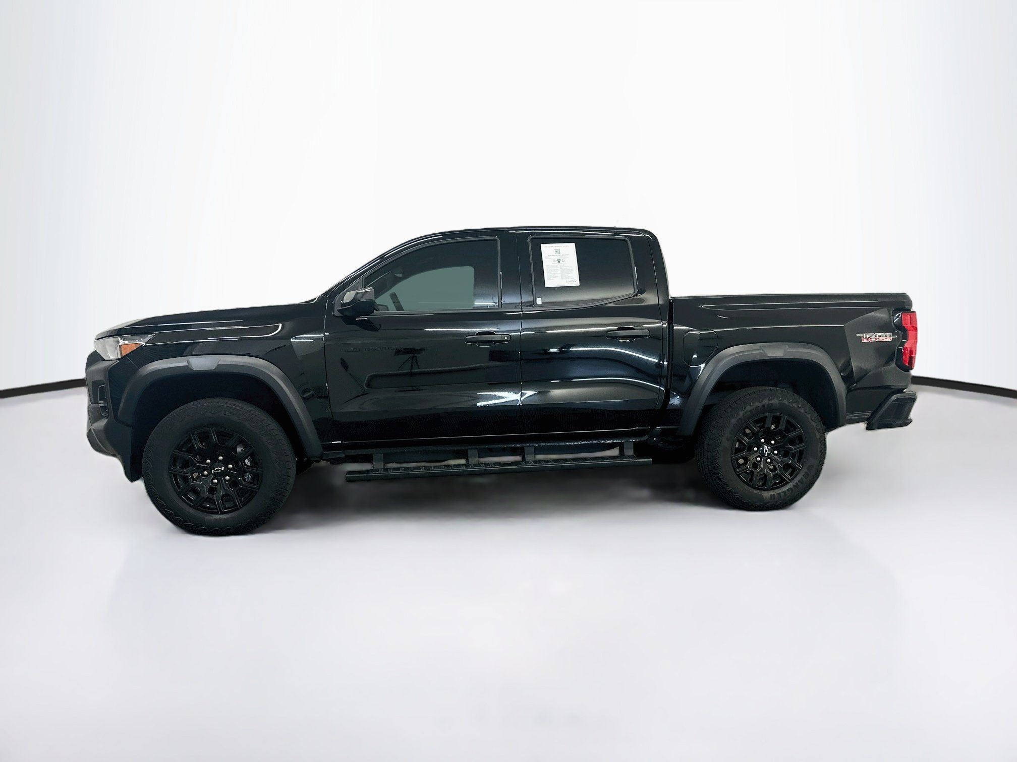 Used 2025 Chevrolet Colorado Trail Boss AWD/4WD image 4