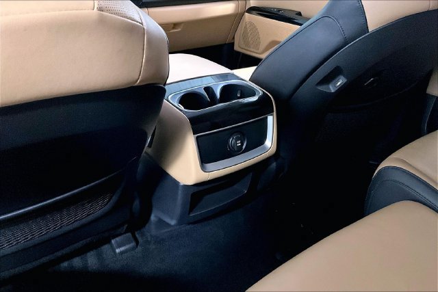 Used 2023 Kia Carnival EX FWD image 10
