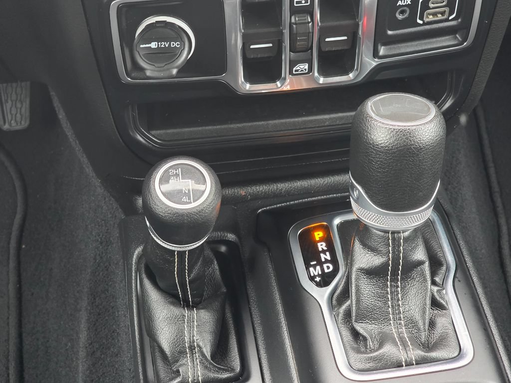 Used 2023 Jeep Wrangler Unlimited Sahara AWD/4WD image 15