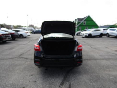 Used 2019 Nissan Sentra SR FWD image 19