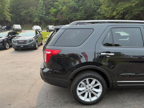 Used 2014 Ford Explorer XLT w/ Equipment Group 202A AWD/4WD image 9