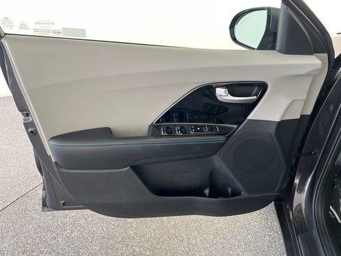 Used 2019 Kia Niro EX FWD image 12