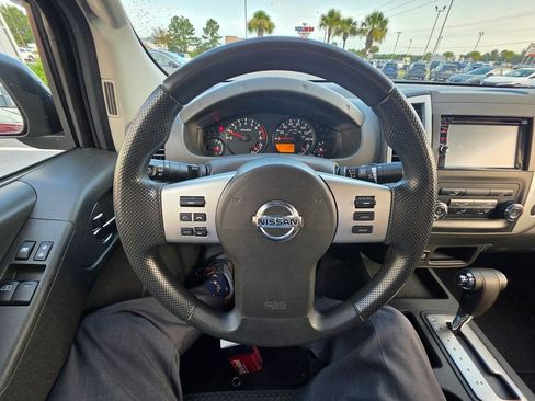 Used 2015 Nissan Frontier SV RWD image 15