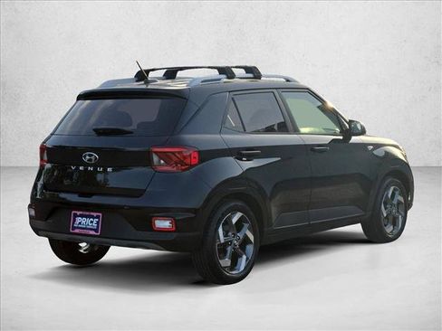 Used 2023 Hyundai Venue SEL FWD image 5