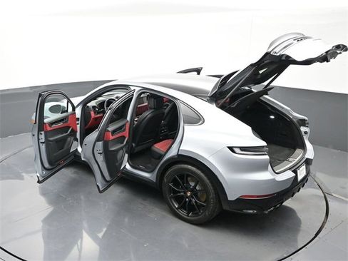 Certified 2025 Porsche Cayenne GTS image 30