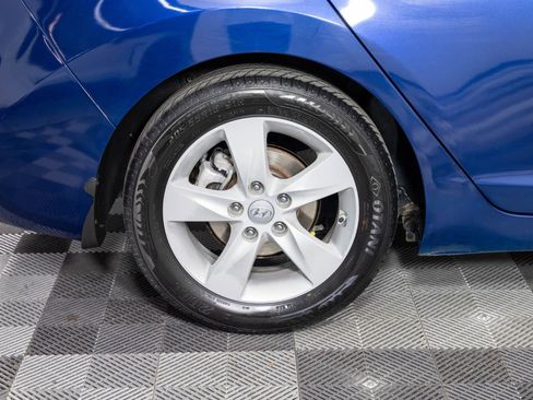 Used 2013 Hyundai Elantra GLS w/ Preferred Pkg image 38