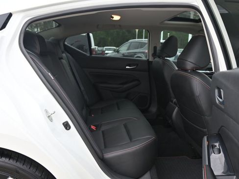 Used 2023 Nissan Altima 2.5 SR w/ SR Premium Package image 22