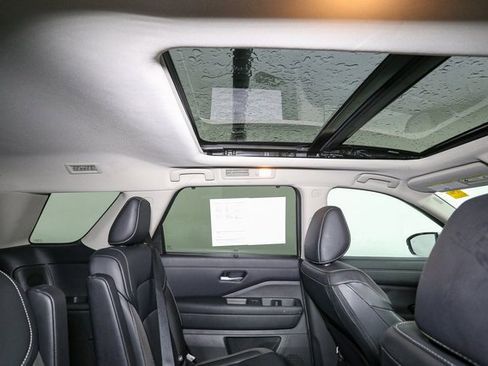 Used 2023 Nissan Pathfinder SL w/ SL Premium Package image 21