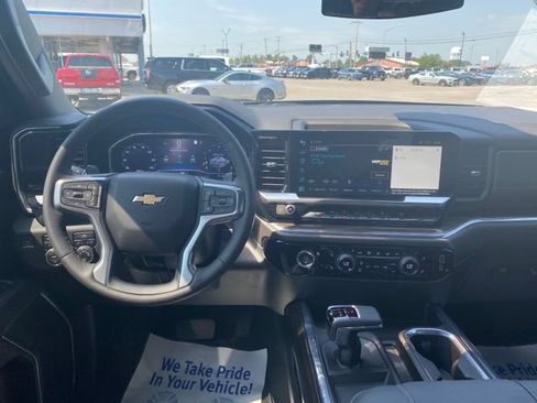 Used 2023 Chevrolet Silverado 1500 LT w/ Z71 Off-Road Package AWD/4WD image 14