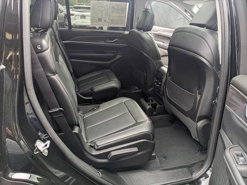 Used 2023 Jeep Grand Cherokee L Limited w/ Luxury Tech Group II image 17