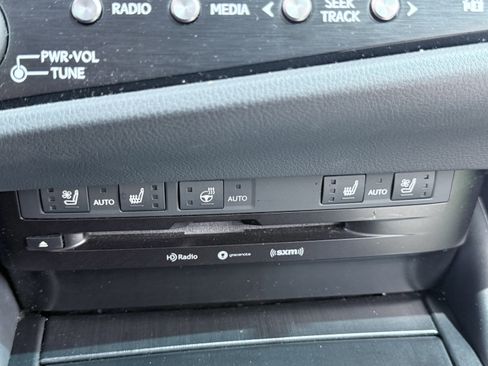 Used 2022 Lexus ES 250 w/ Premium Package image 4