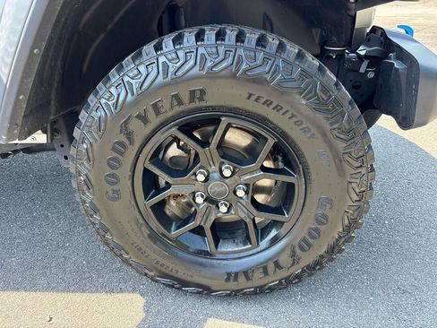 Used 2024 Jeep Wrangler Unlimited AWD/4WD image 33