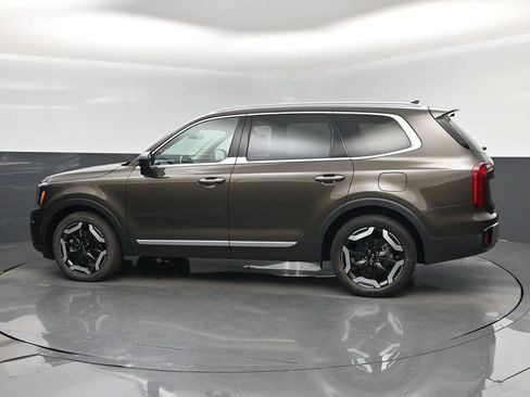 Certified 2025 Kia Telluride S FWD image 10