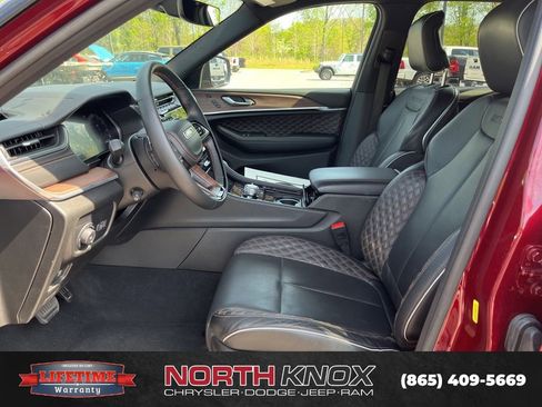 Used 2025 Jeep Grand Cherokee Summit image 5