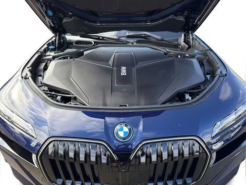 New 2025 BMW i7 xDrive60 image 11