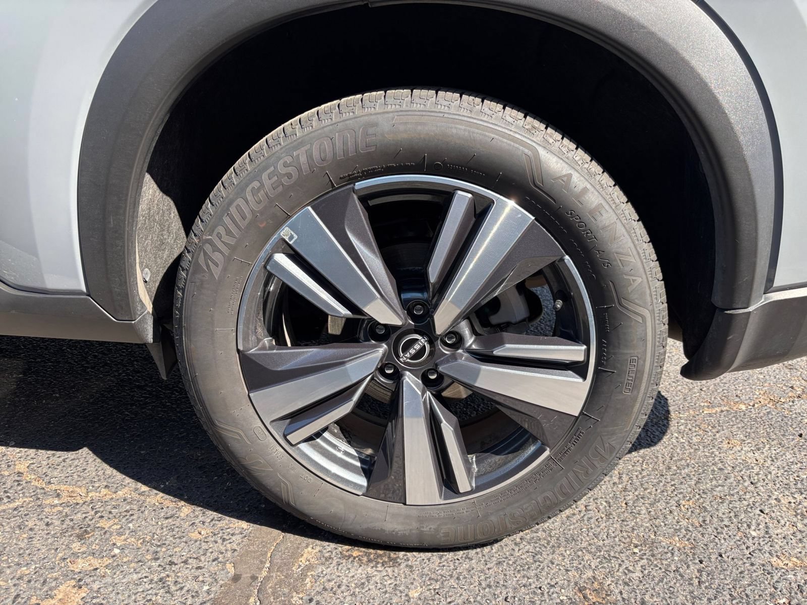 Used 2026 Nissan Rogue SL FWD image 32