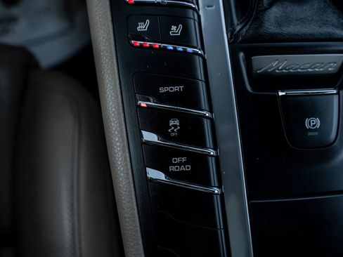 Used 2019 Porsche Macan Sport Edition image 37