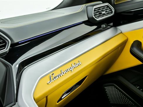 Used 2019 Lamborghini Urus AWD/4WD image 32