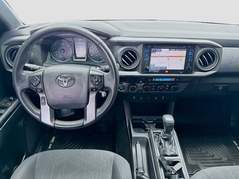 Used 2017 Toyota Tacoma TRD Sport image 15