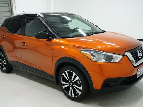 Used 2019 Nissan Kicks SV image 3