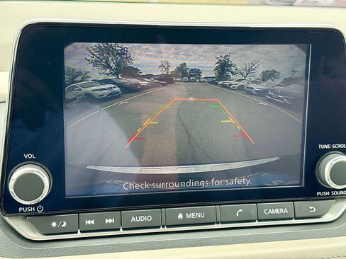 Used 2023 Nissan Rogue SV image 18